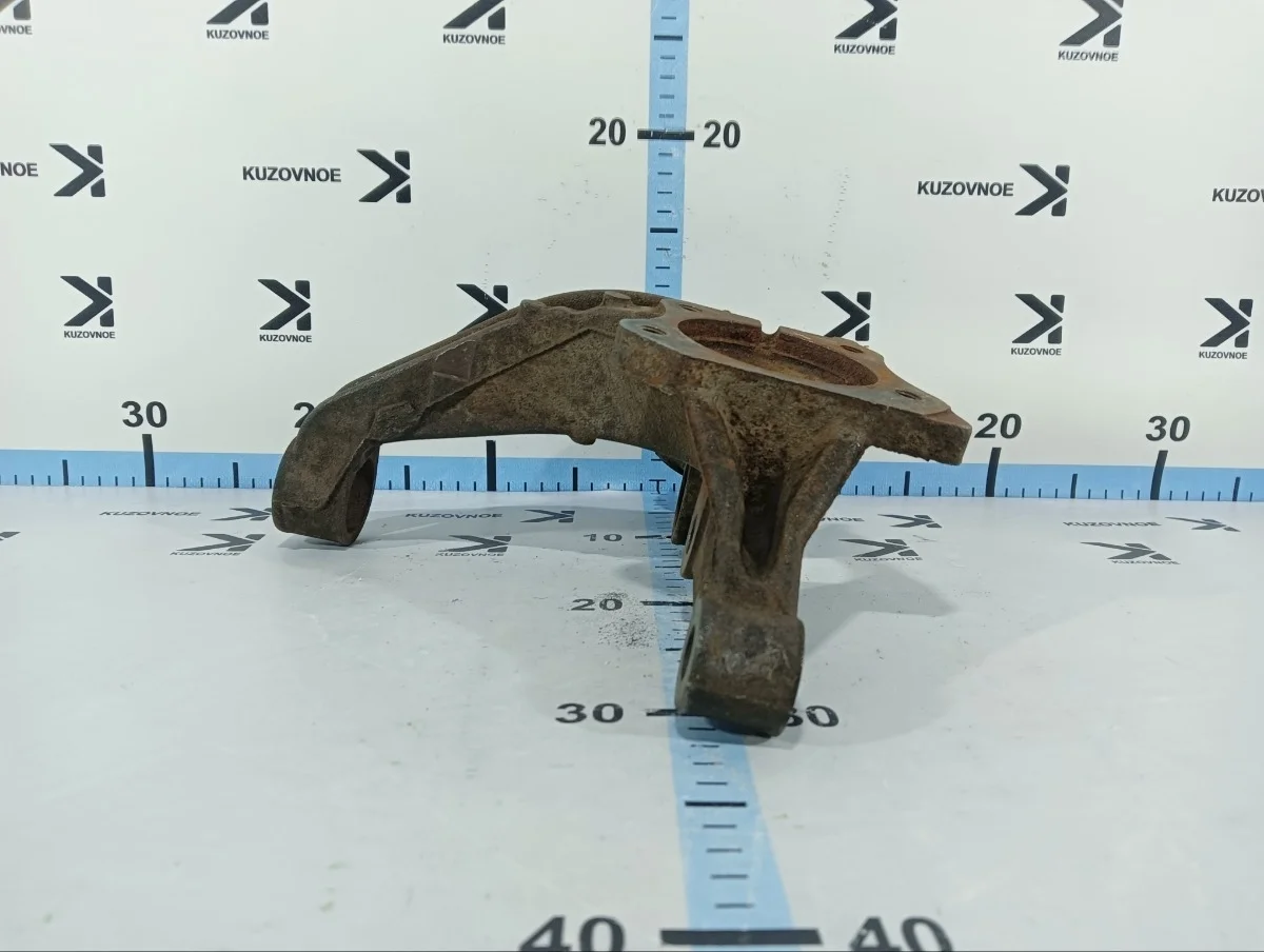 Кулак поворотный Toyota Camry 2013 XV50