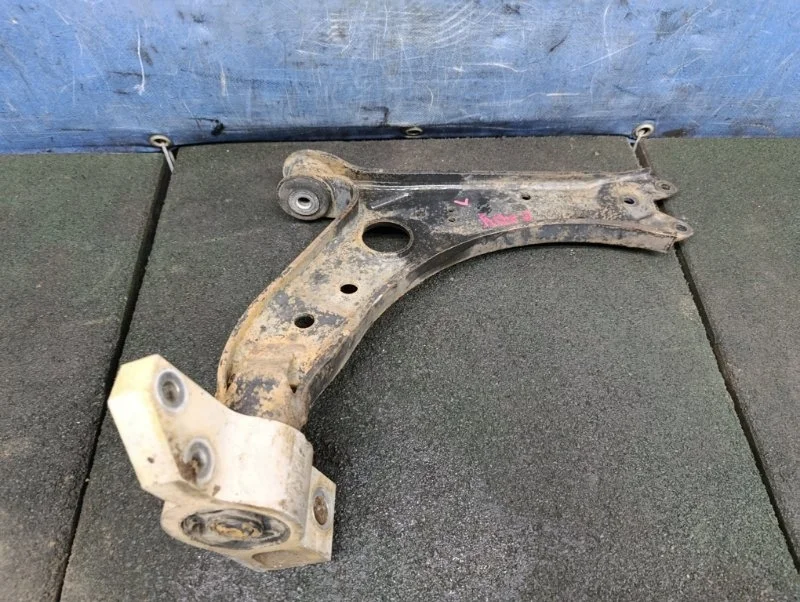 Рычаг подвески Volkswagen Caddy 2006 1K0407151AA 2KB 1.6 BSE, передний левый