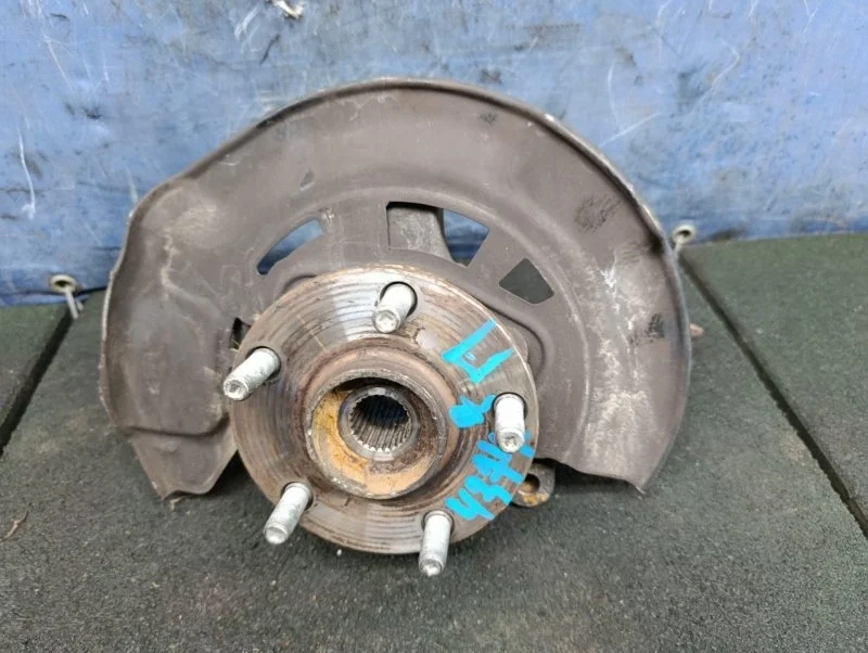 Кулак со ступицей Toyota Verso 2016 432110F020 ZGR20 1.6 1ZR-FAE, передний правый