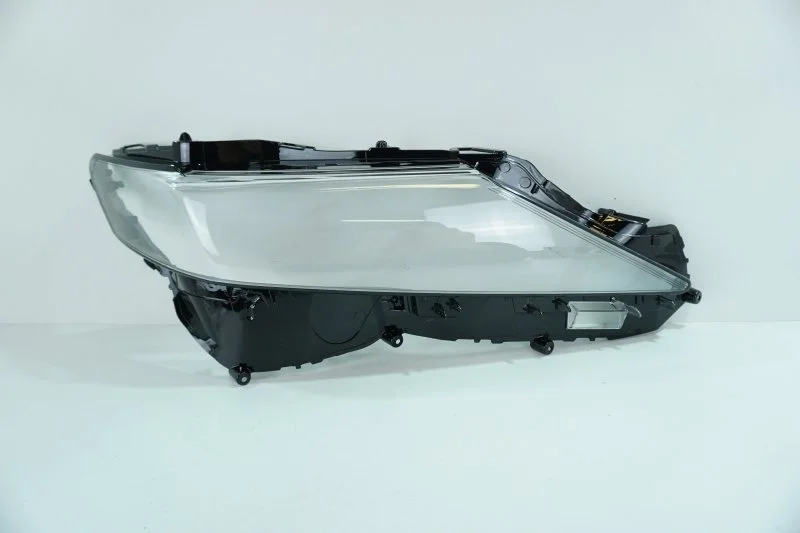 Стекло фары Toyota Camry 2017- 8114533E11 V70, правое