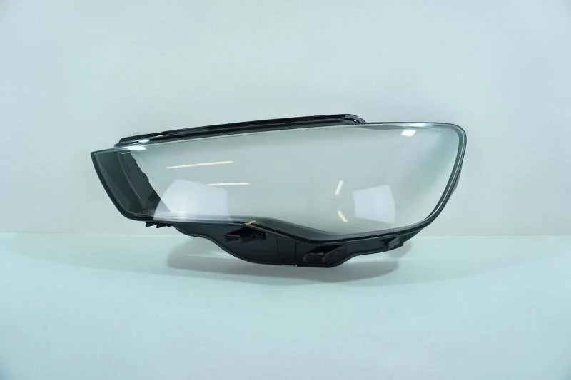 Стекло фары Audi A3 2012-2016 8V0941005AE 8V, левое