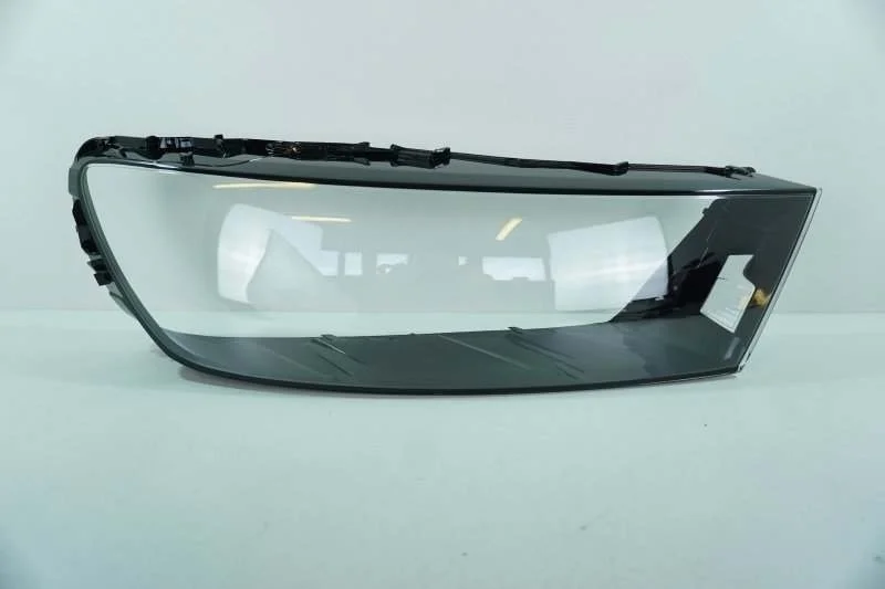 Стекло фары Audi Q7 2015-2019 4M0941036 4M, правое