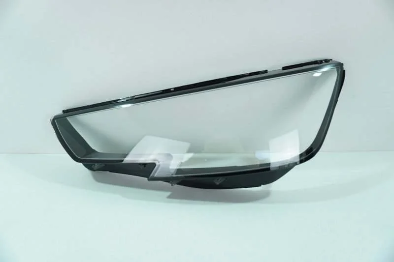 Стекло фары Audi A4 2015-2020 8W0941033 B9, левое