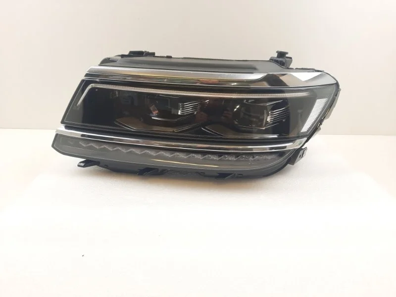 Фара Volkswagen Tiguan 2016-2020 5NB941081D 2, левая