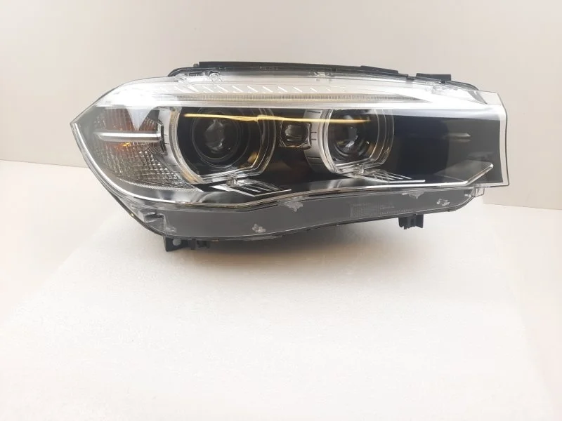 Фара BMW X5 2013-2015 63117317102 F15/F16, правая