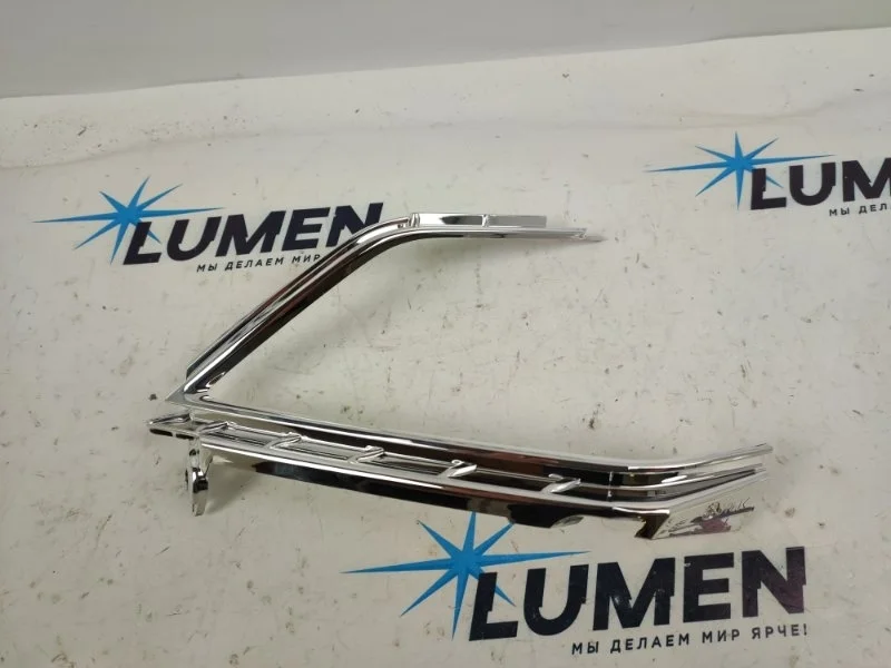 Молдинг линзы Audi A4 2015-2019 8W0941033 B9, левый