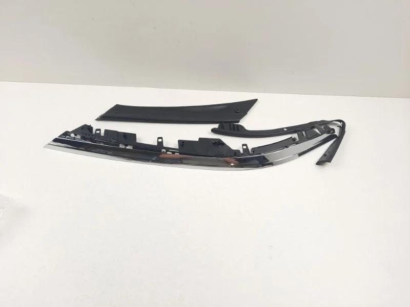 Накладка на фару Volkswagen Passat 2015-2020 3G1941081G B8, левая