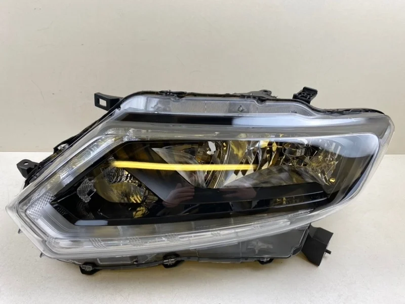 Фара Nissan X-Trail 2013-2019 260104CC1C T32, левая