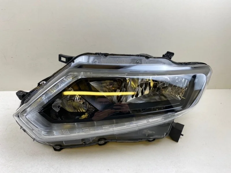 Фара Nissan X-Trail 2013-2019 260104CC1C T32, левая