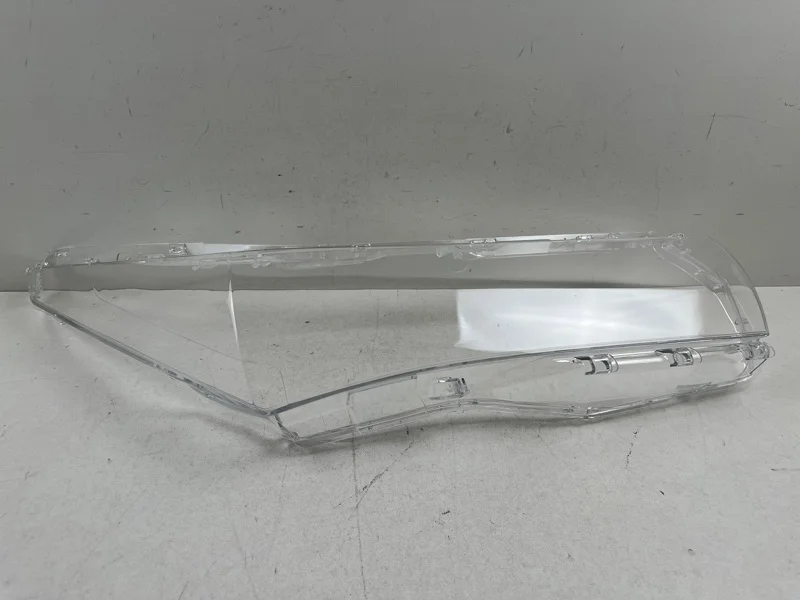 Стекло фары Toyota Corolla 2014-2016 8113002E70 E180, правое