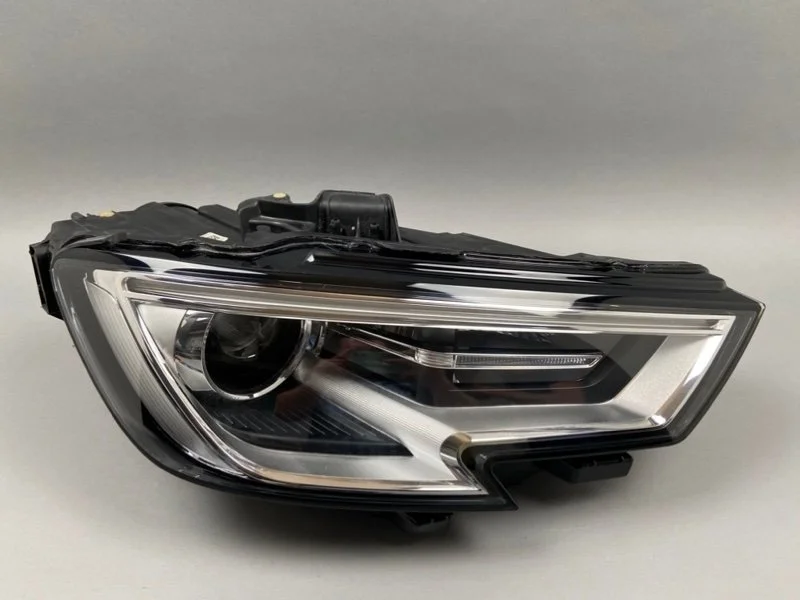 Фара Audi A3 2016-2020 8V0941044E 8V, правая