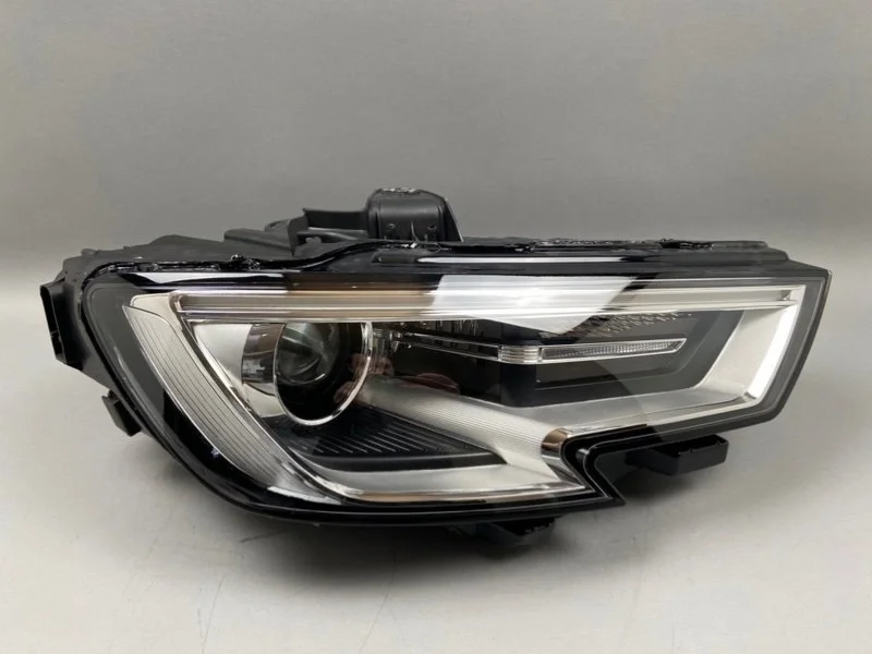 Фара Audi A3 2016-2020 8V0941044E 8V, правая