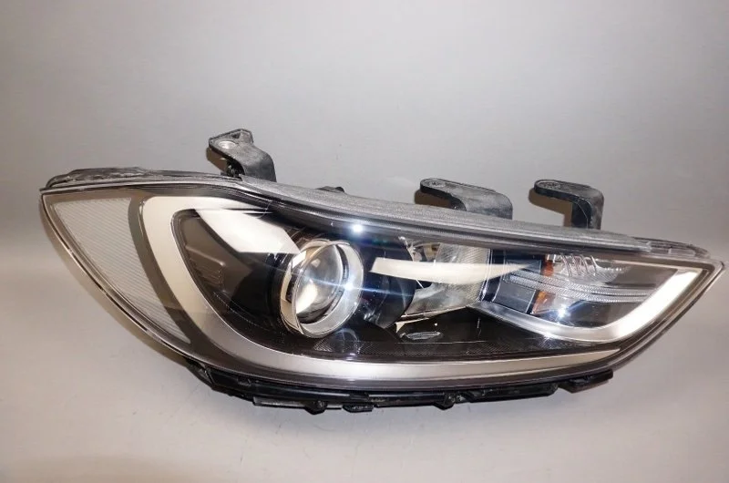 Фара Hyundai Elantra 2015-2019 92102F2000 6, правая