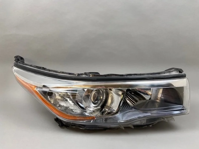 Фара Toyota Highlander 2014-2018 811100E220 3 U50, правая