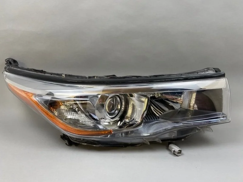 Фара Toyota Highlander 2014-2018 811100E220 3 U50, правая