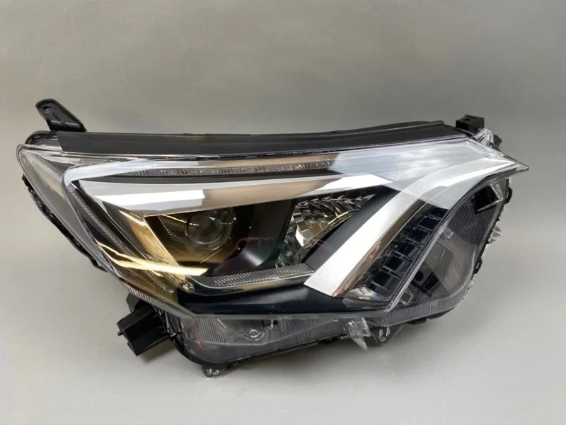Фара Toyota RAV4 2015-2019 8114542680 45, правая