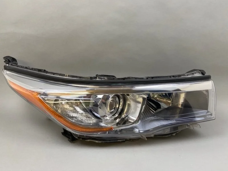 Фара Toyota Highlander 2014-2018 811100E220 3 U50, правая