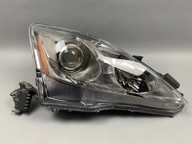 Фара Lexus IS 2005-2010 8114053230 2, правая