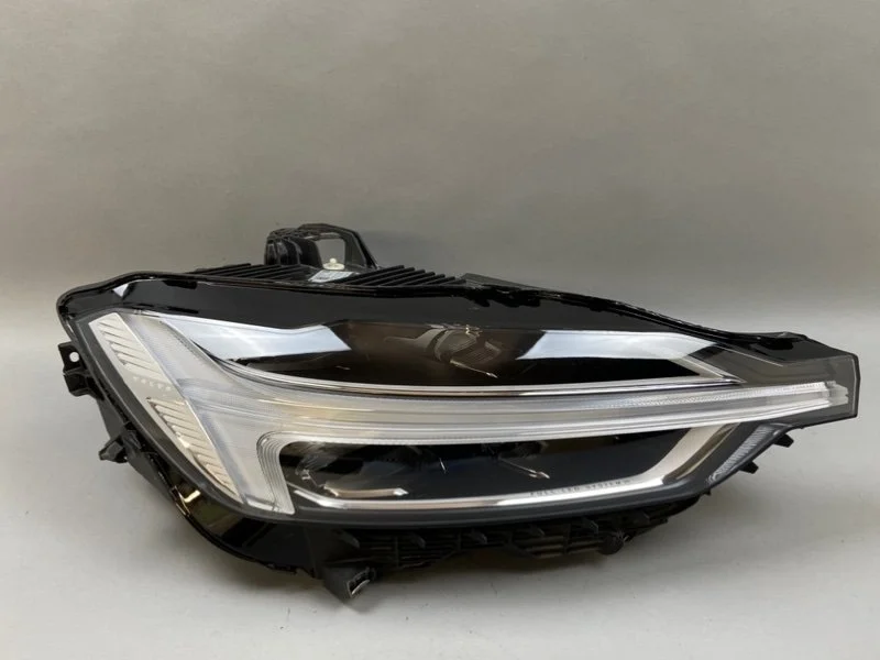 Фара Volvo XC60 2017-2022 31656555 II, правая