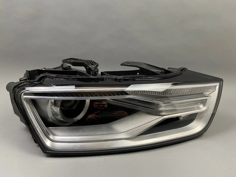 Фара Audi Q3 2014-2018 8U0941006C 8U, правая