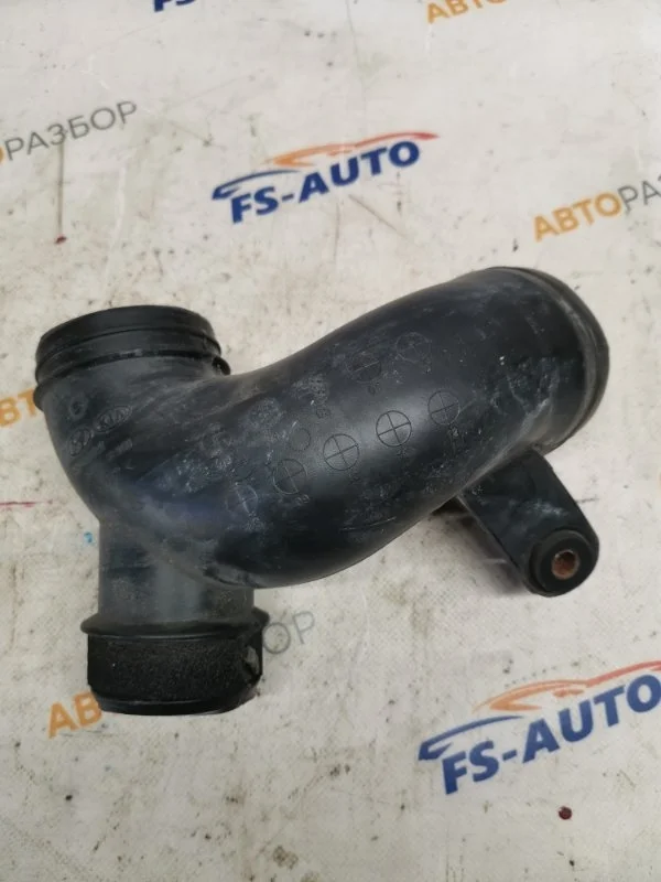Патрубок воздушного фильтра Hyundai Tucson 2007 282112E100 JM 2.0 G4GC