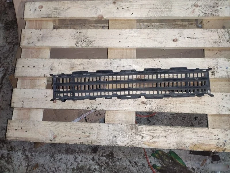 Рeшетка бампеpа Renault Megane 2 8200258000