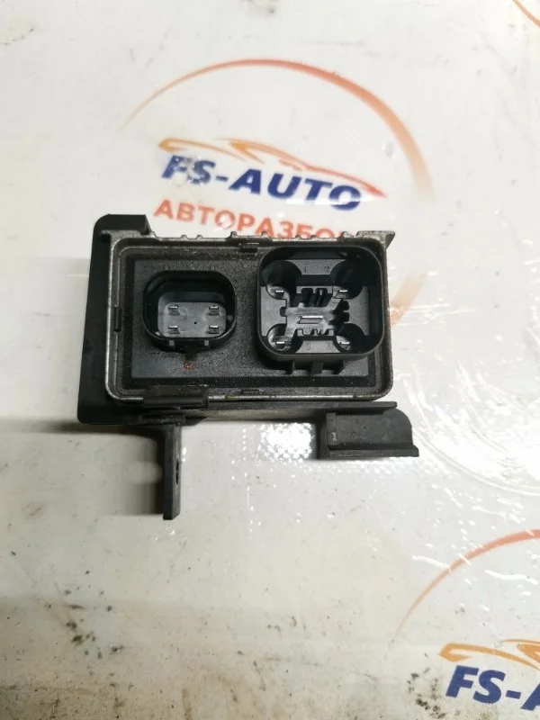 Реле свечей накала Chevrolet Captiva 2010 55574293 2.2 ДИЗЕЛЬ Z22D1