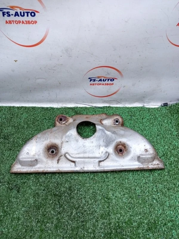 Теплозащитный экран Dodge Caliber 2009 04693348AB 1.8 EBA