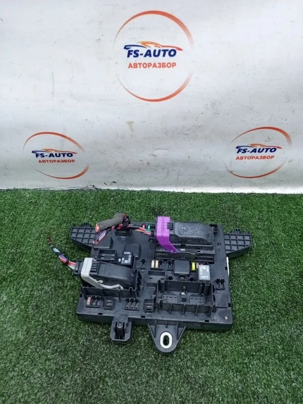 Блок предохранителей салонный Opel Astra J 2009 13302300 1.6 A16XER