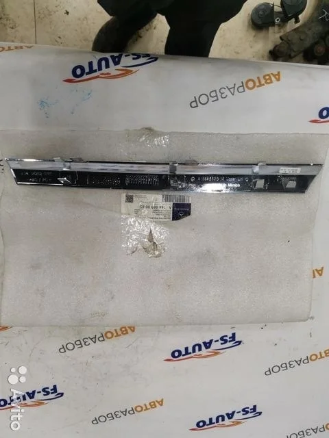 Молдинг решетки радиатора Mercedes-Benz G-Class 12-15 А1668880085 ML/GLE 250 CDI/D, передний