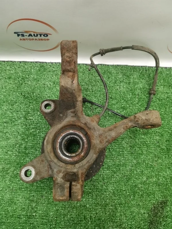 Кулак поворотный Ford Fiesta 2012 1771022 MK6 1.4 SPJC, передний правый