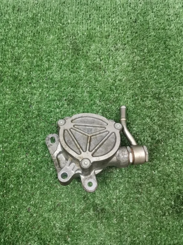 Вакуумный насос тормозов Mazda 3 2018 PE0718G00A BM 2.0 PE