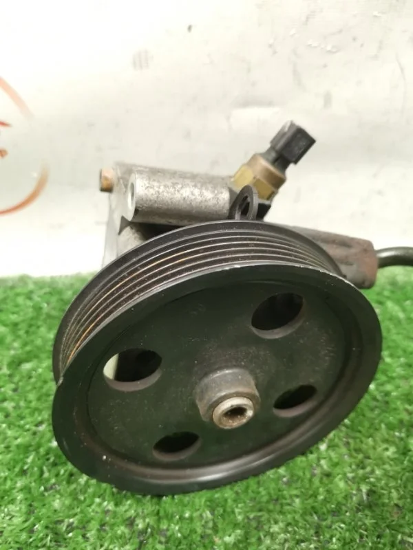 Насос гидроусилителя руля Ford Focus 2 2008 4M503A733AB 1.6 SHDA