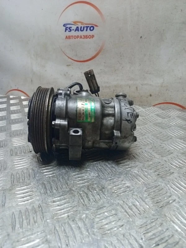 Компрессор кондиционера Opel Corsa 2008 24461719 ХЕТЧБЕК 1.4 Z14XEP