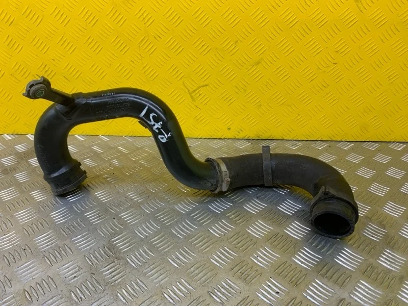 Патрубок интеркулера Toyota Hilux (2015-2021) 2017 173620L020 ПИКАП 2.4 D 2GDFTV