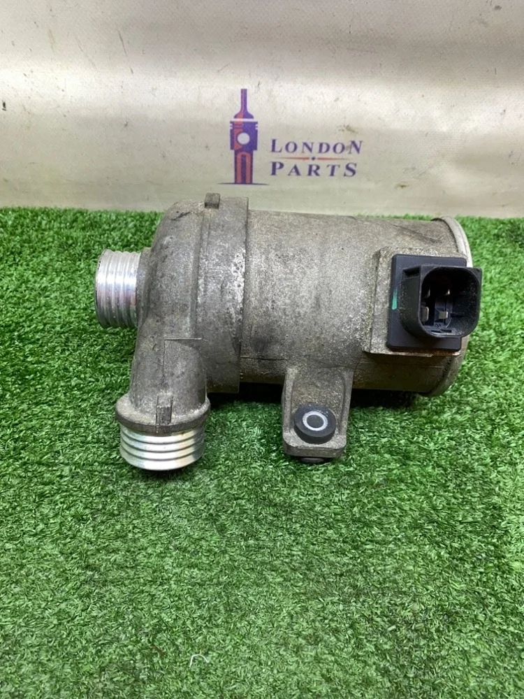 Помпа водяная BMW X3 28ix F25