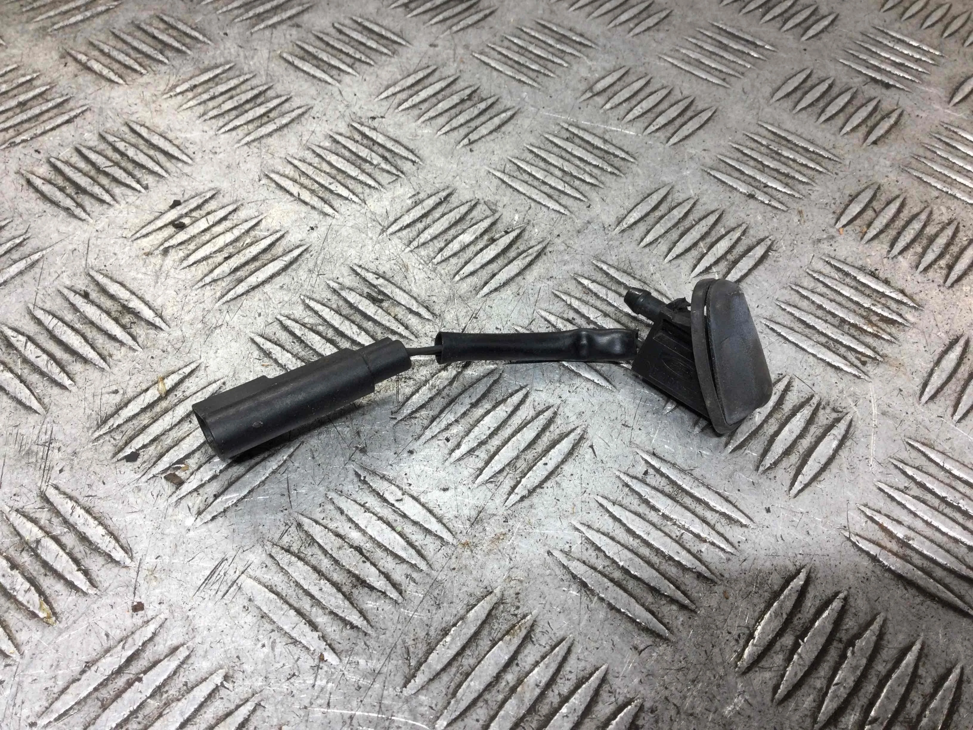 Форсунка омывателя Ford Focus 3 поколение (2011-2014) бензин 1.6 i Автомат Седан