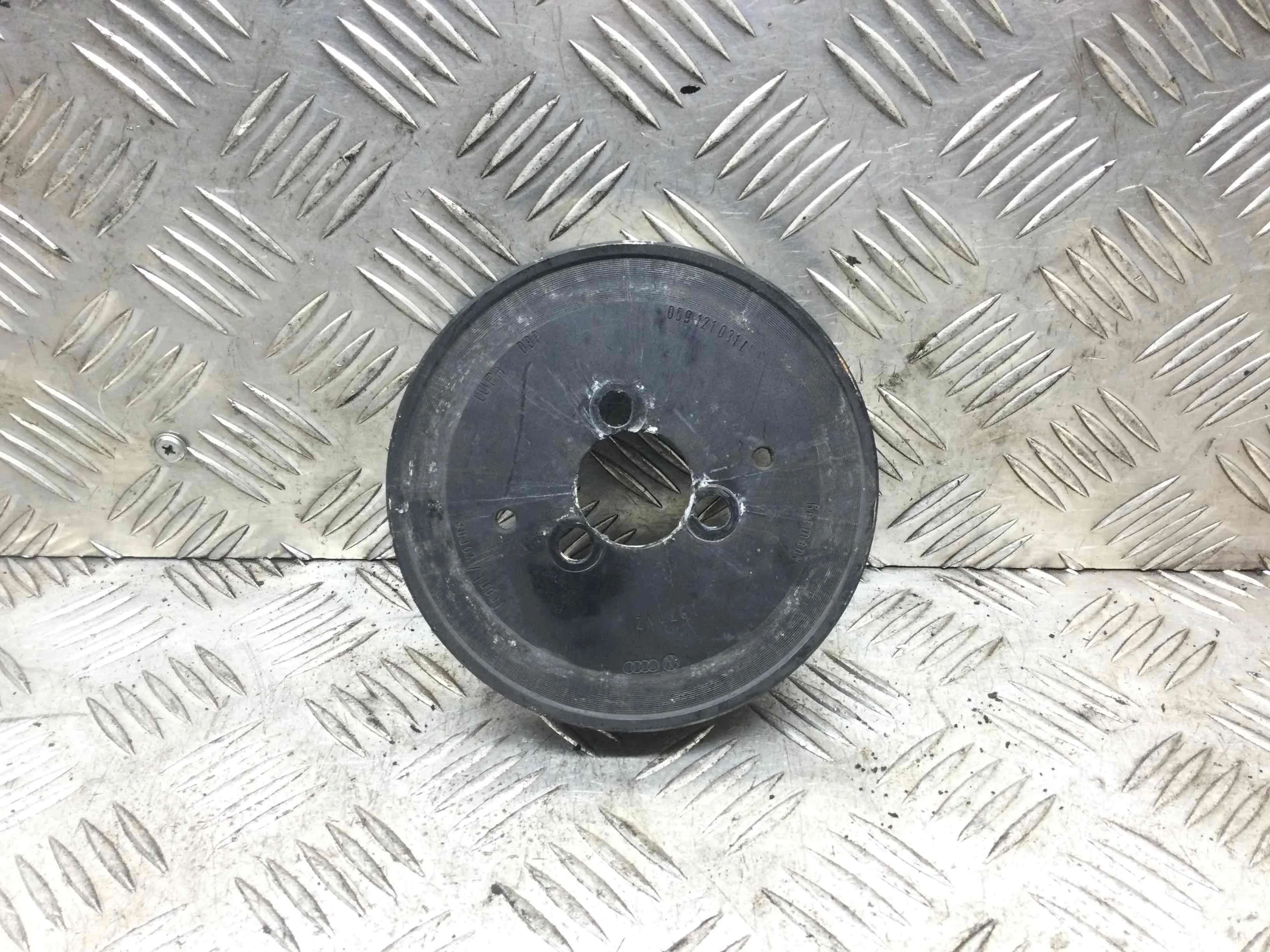 Шкив помпы Audi A5 8T (2007-2011) дизель 3.0 TDI Механика Седан