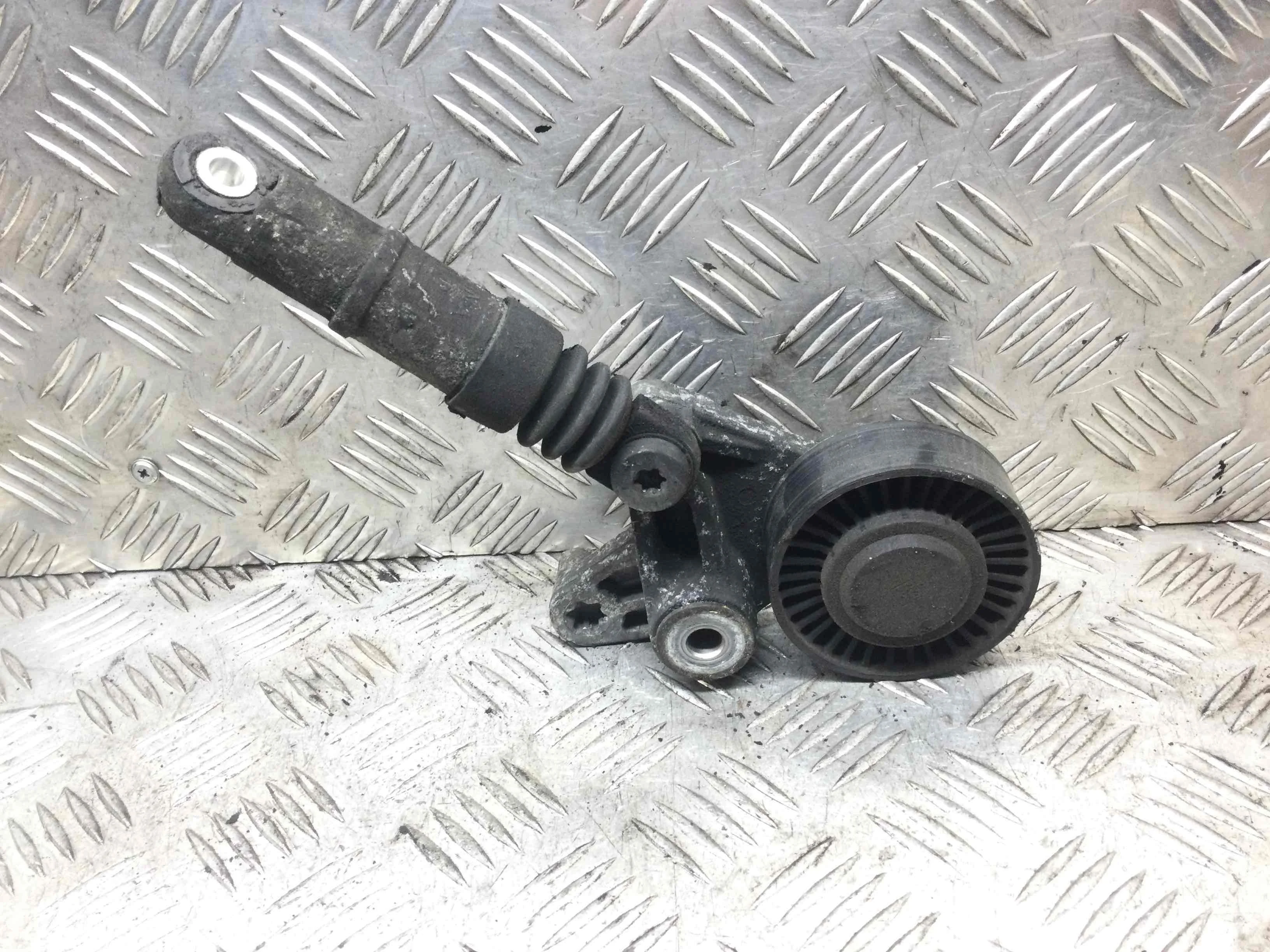 Натяжитель ремня ГРМ Audi A5 8T (2007-2011) дизель 3.0 TDI Механика Седан