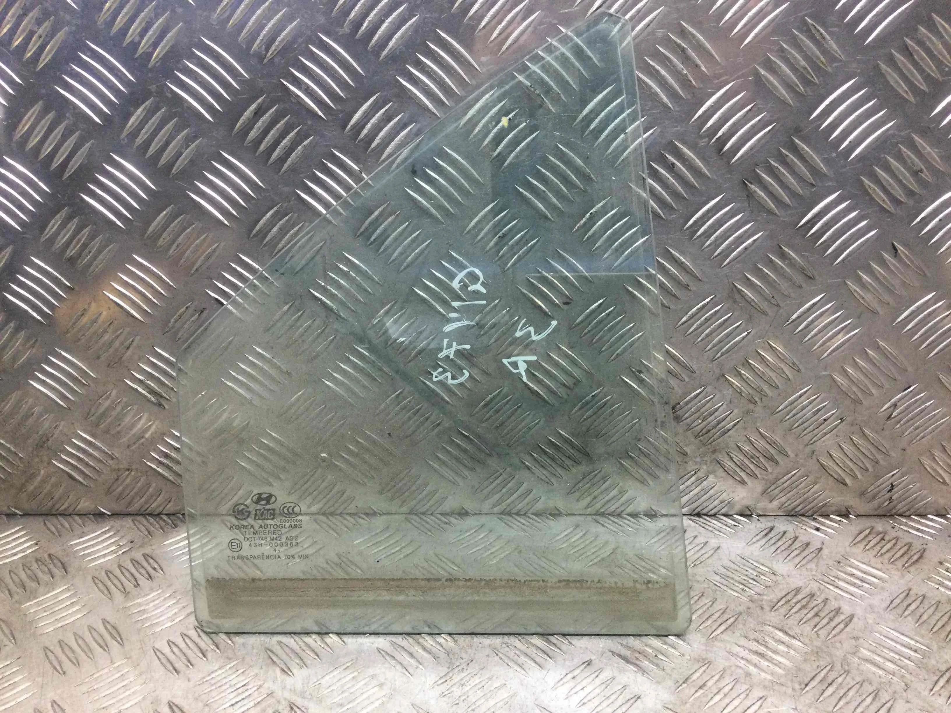 Стекло двери задней правой Hyundai Sonata 4 поколение [рестайлинг] (2001-2013) бензин 2.4 i Автомат Седан