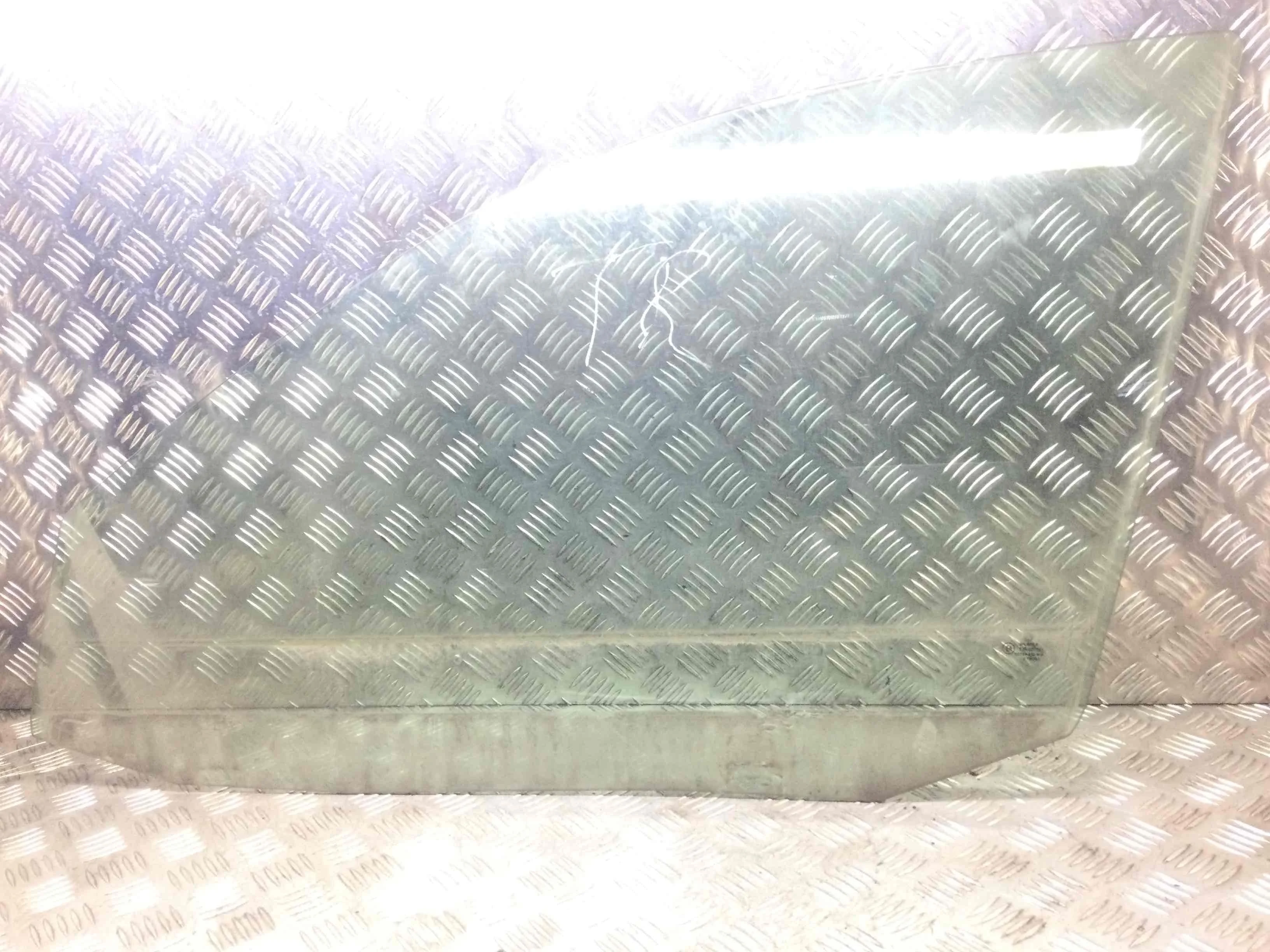 Стекло двери передней левой Volkswagen Golf 4 поколение (1997-2004) дизель 1.9 SDI Механика 5-дв, х/б