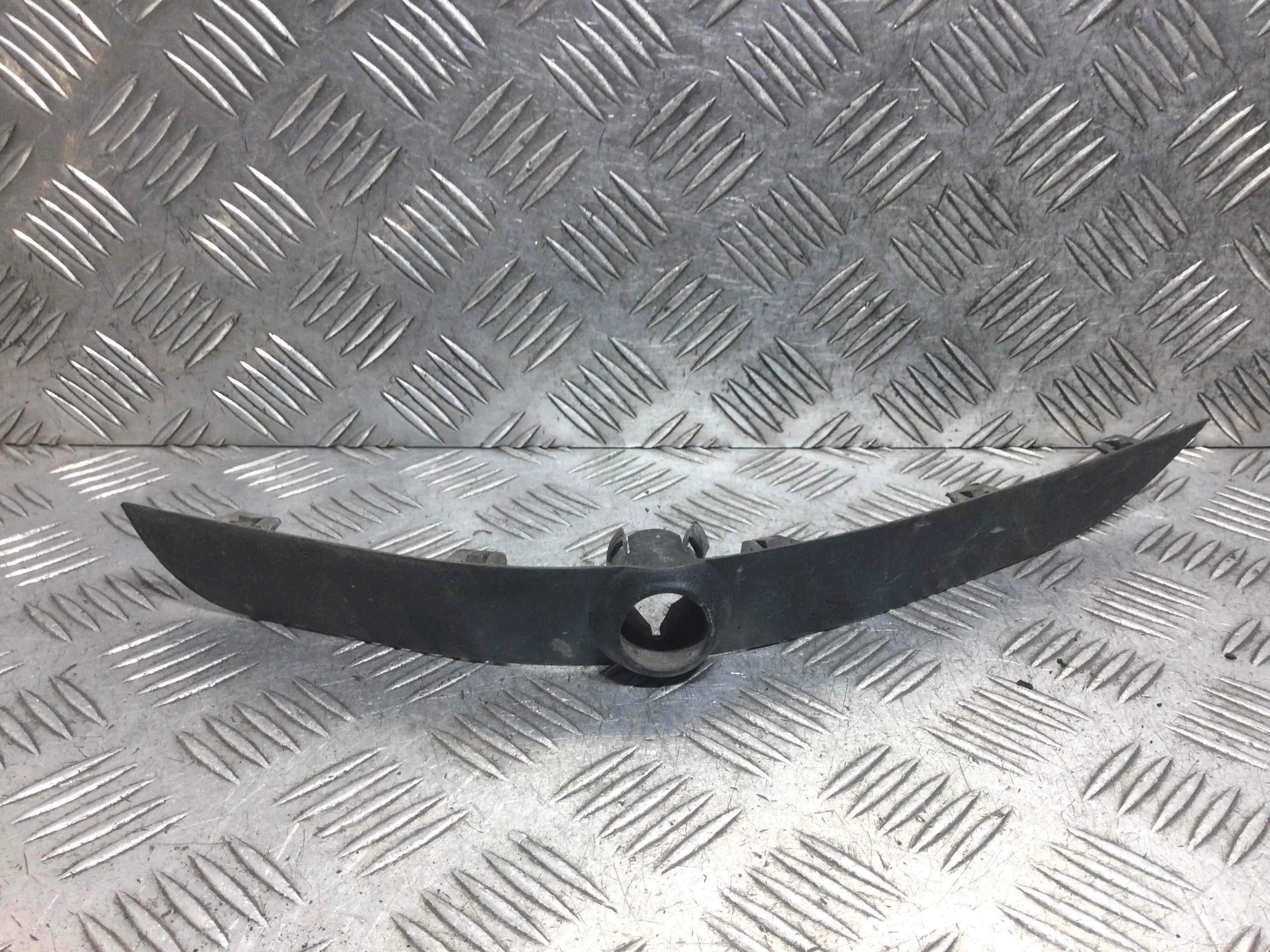 Заглушка (решетка) в бампер передний BMW X5 E53 (1999-2003) дизель 3.0 TDI Автомат Внедорожник