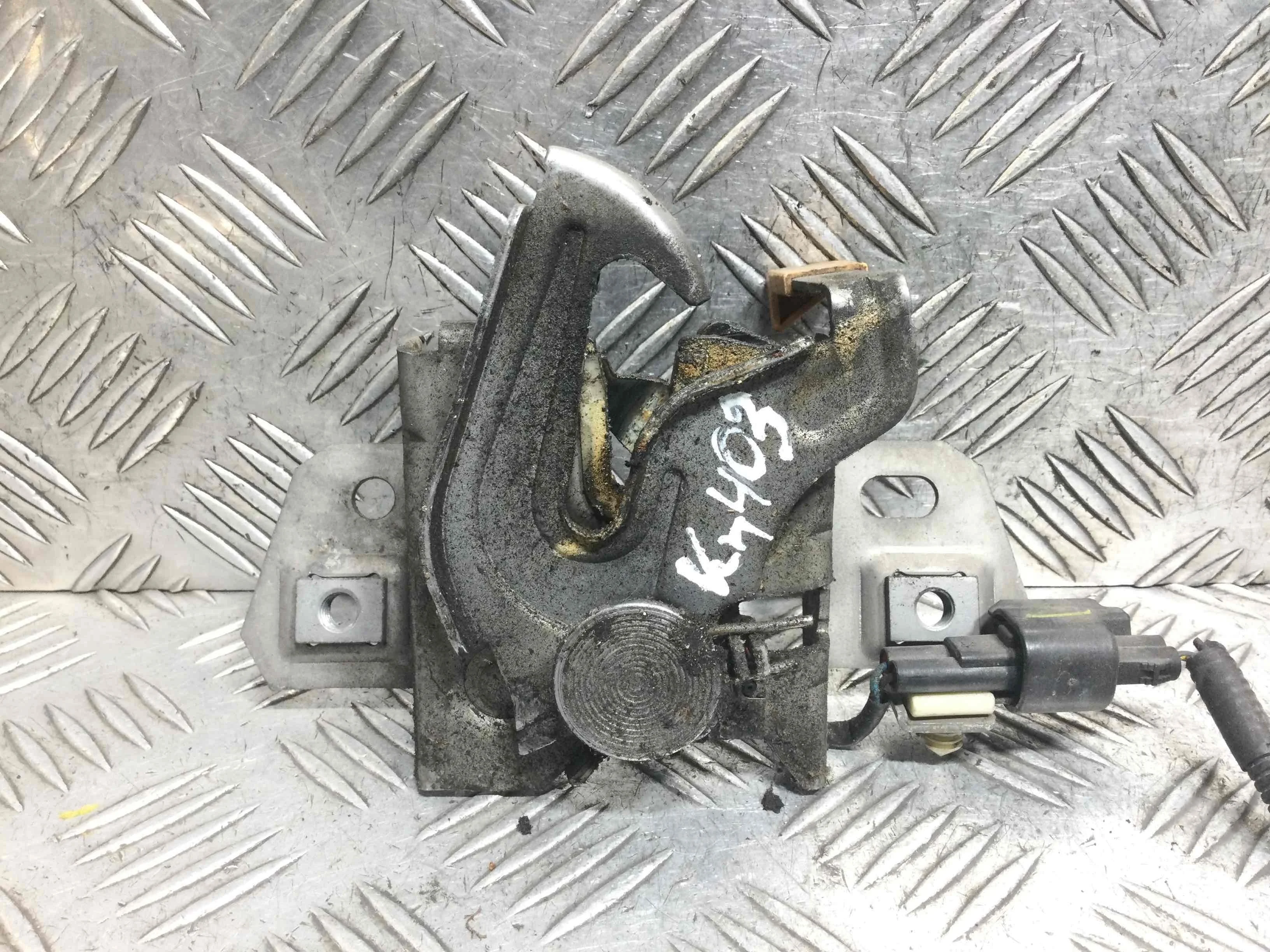 Замок капота Volvo S40 2 поколение [рестайлинг] (2007-2012) дизель 1.6 TD Механика Седан