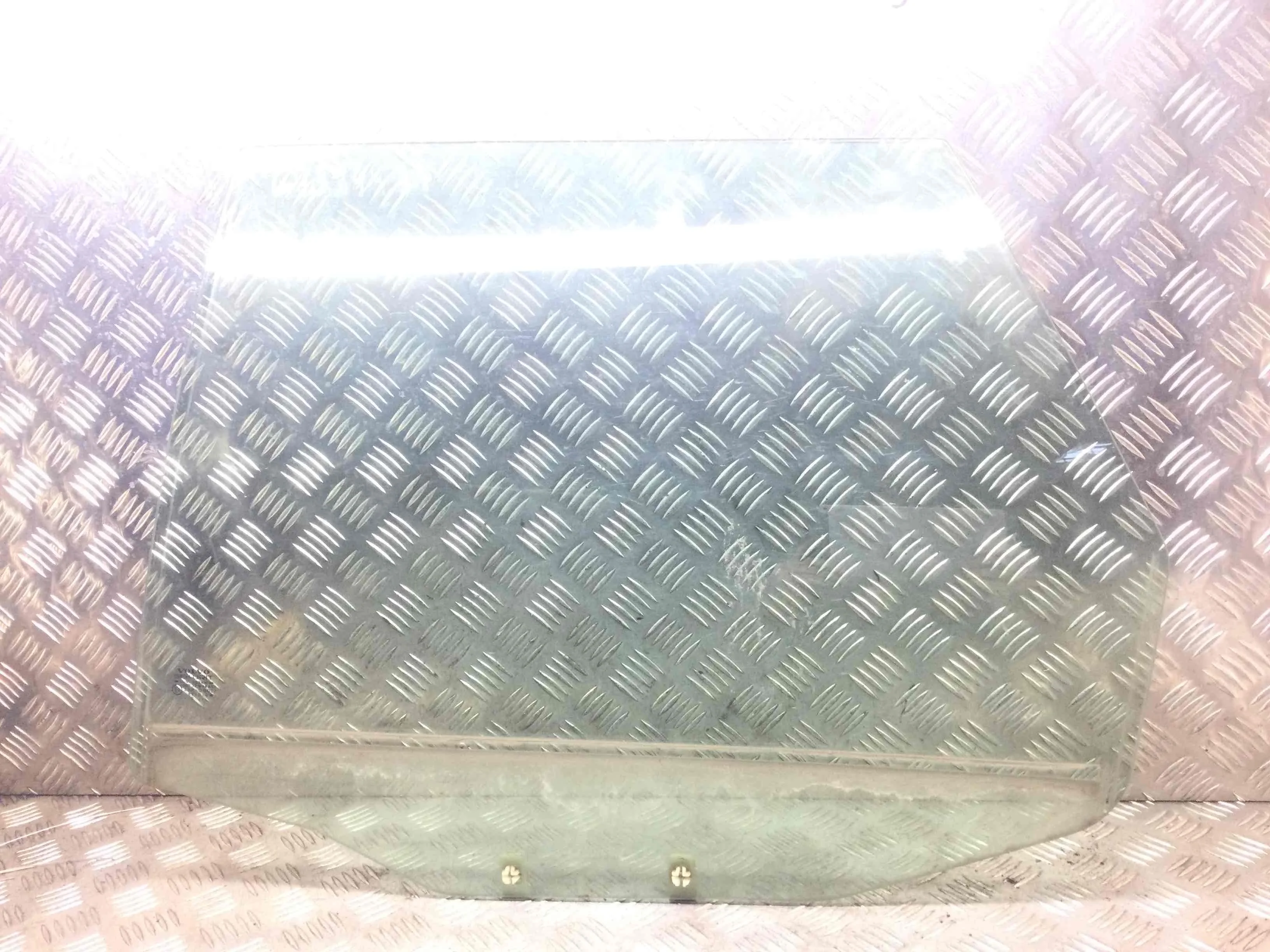 Стекло двери задней левой Volvo V40 1 поколение [рестайлинг] (2000-2002) бензин 1.8 i Механика Универсал