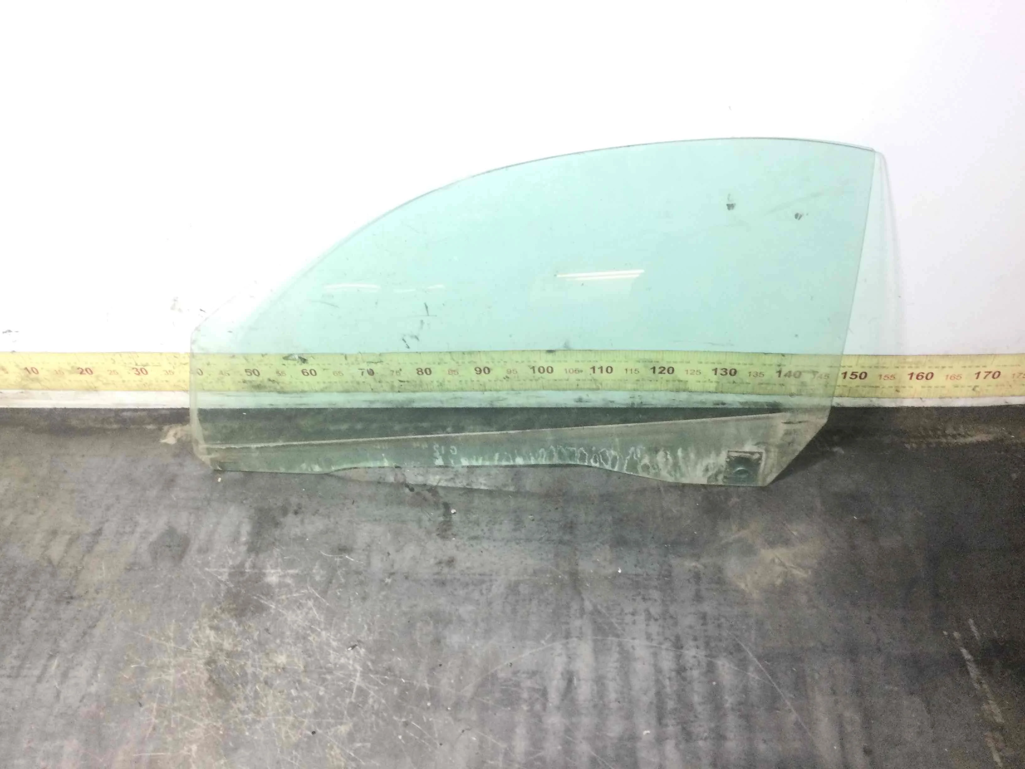 Стекло двери передней левой Peugeot 206 1 поколение (1998-2003) бензин 2.0 i Механика Х/б