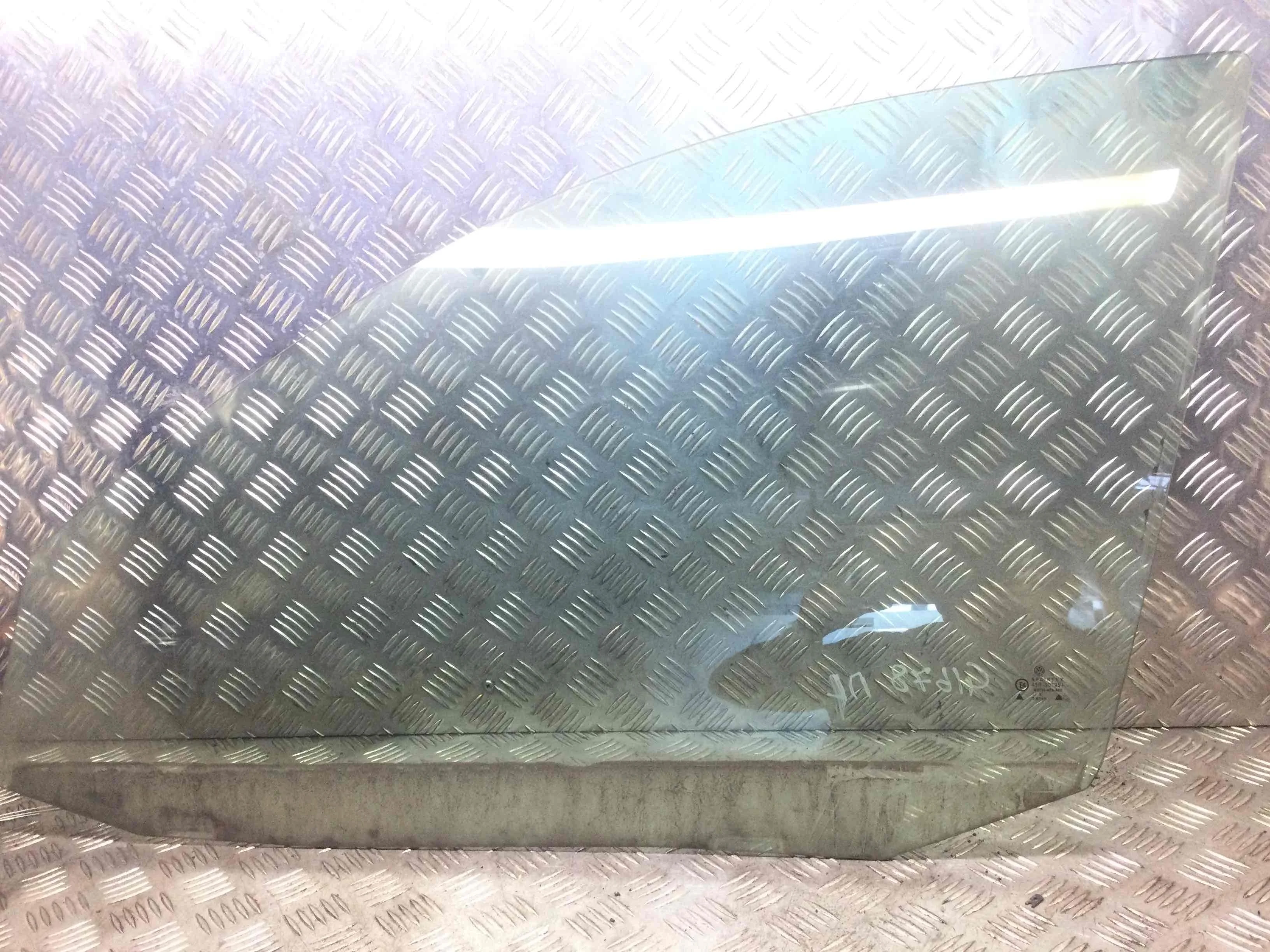 Стекло двери передней левой Volkswagen Golf 4 поколение (1997-2004) бензин 1.6 i Автомат 5-дв, х/б