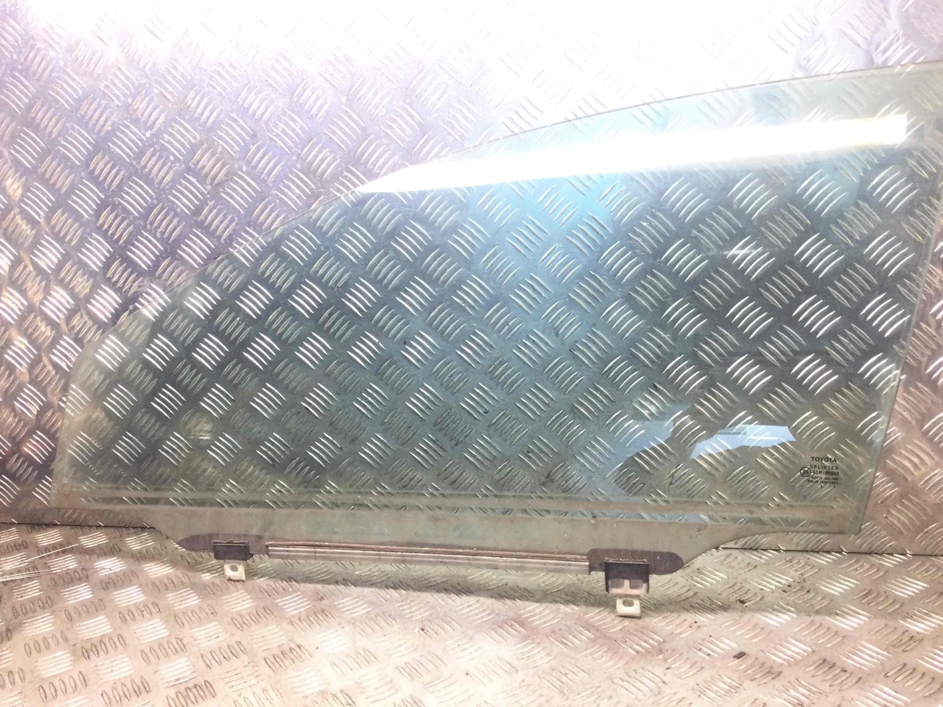 Стекло двери передней левой Toyota Avensis 2 поколение (2003-2006) дизель 2.2 TD Механика Универсал