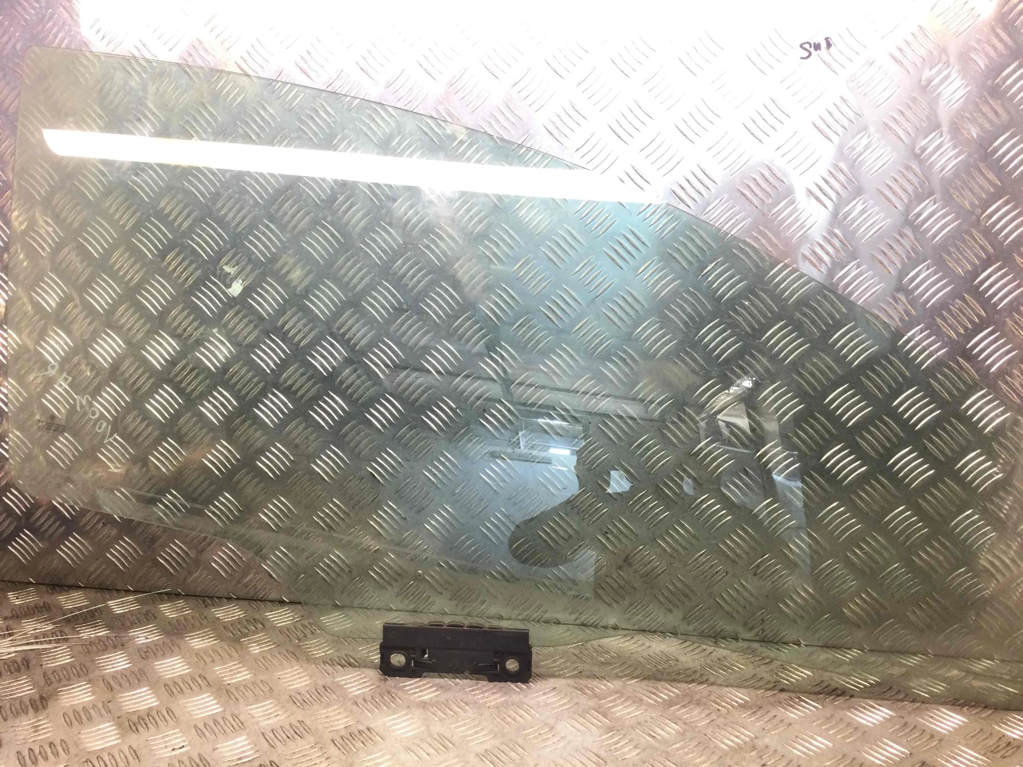 Стекло двери передней правой Ford Transit 3 поколение [рестайлинг] (2006-2013) дизель 2.2 TDCi Механика Микроавтобус