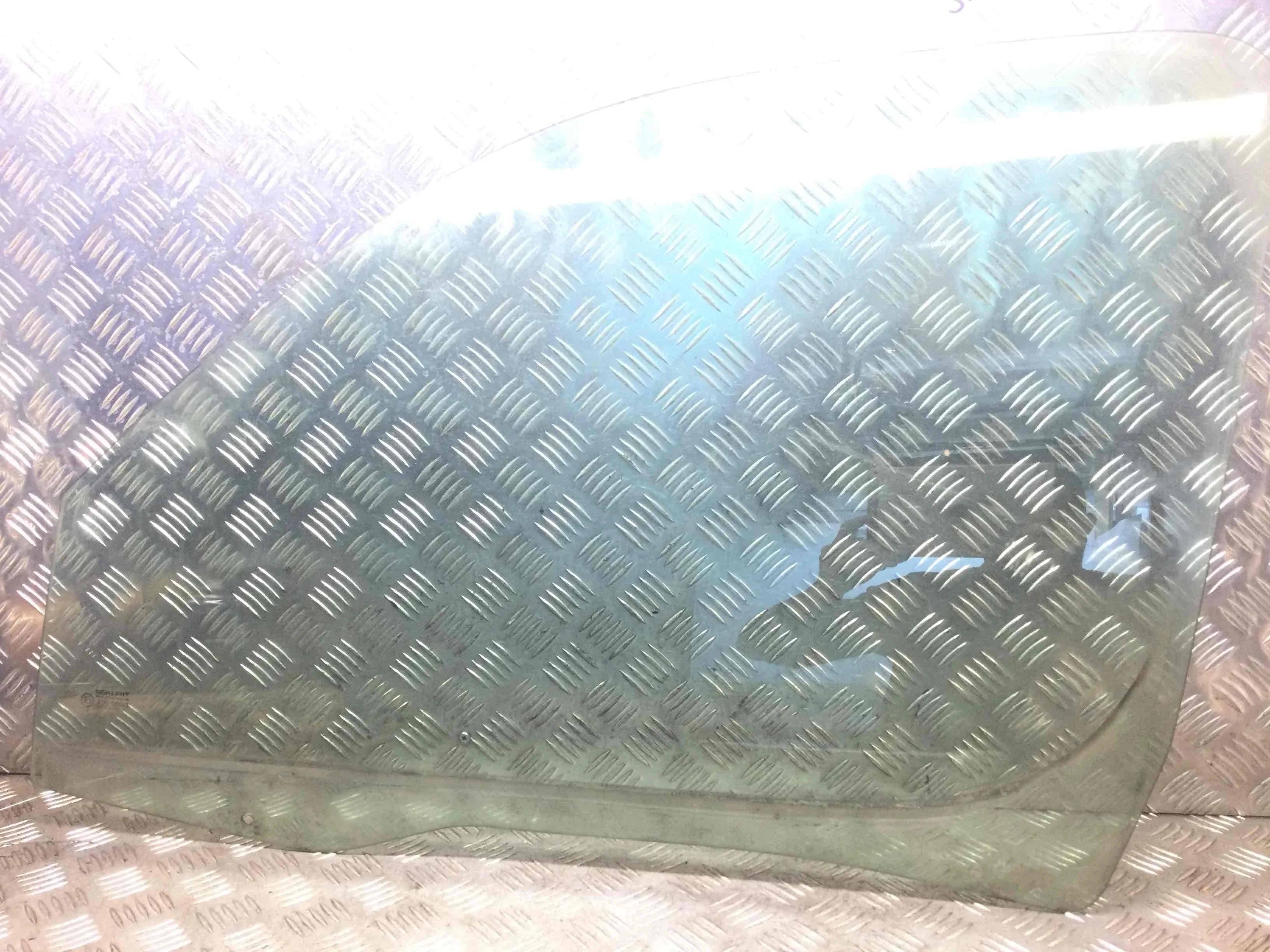 Стекло двери передней левой Citroen Berlingo 1 поколение (1996-2002) бензин 1.6 i Механика Фургон