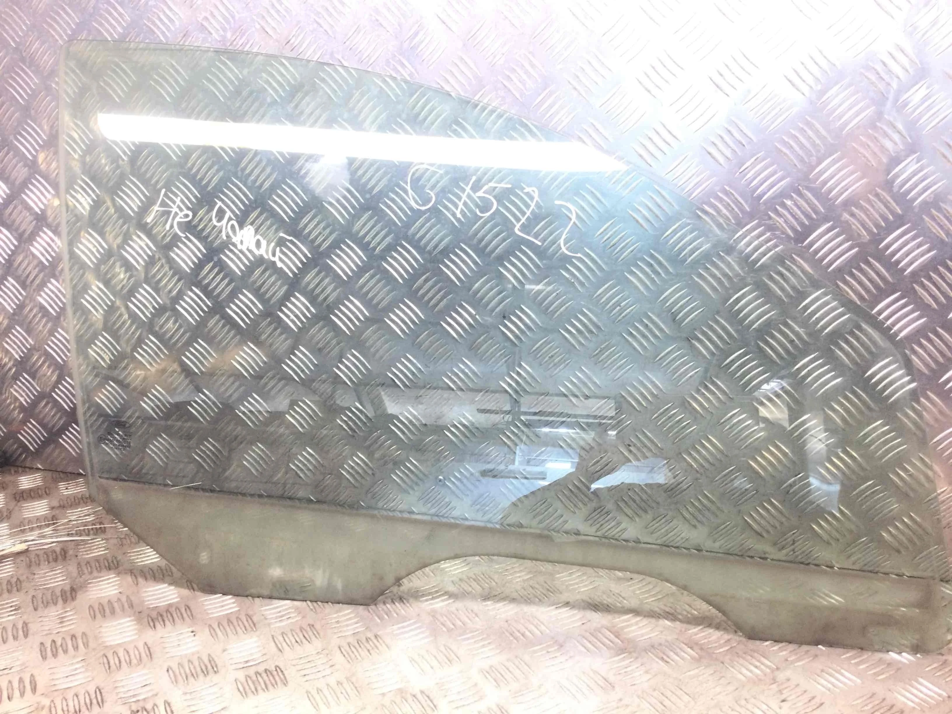 Стекло двери передней левой Ford Focus 1 поколение [рестайлинг] (2001-2005) бензин 1.8 i Механика Х/б